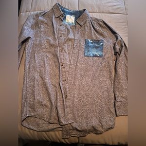 Hi friends. I’m selling this shirt, medium size & brand  “on the byas”